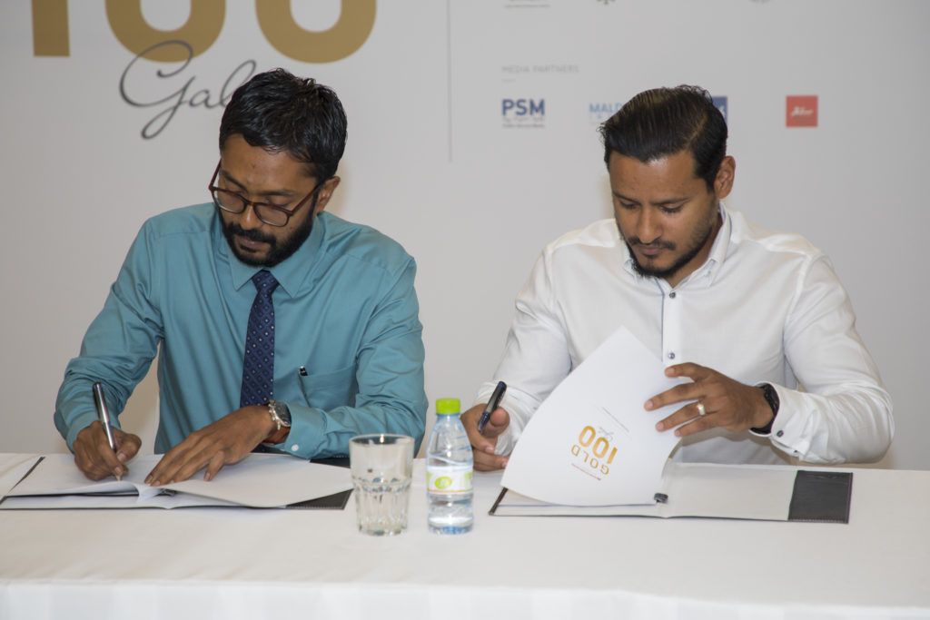 Maldives Getaways CEO Dr Hussain Sunny Umar signs with Title Partner : Bank of Maldives