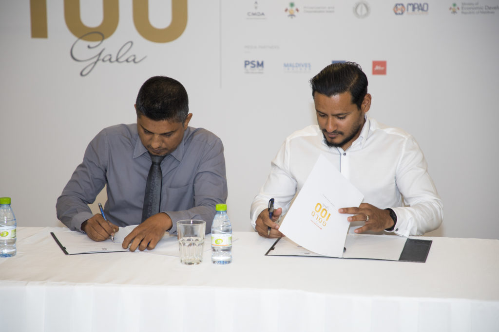 Maldives Getaways CEO Dr Hussain Sunny Umar signs with Gold Partner : FSM