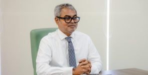 Tourism Minister Cites Strong Seat Demand as April Arrivals Continue to Fall